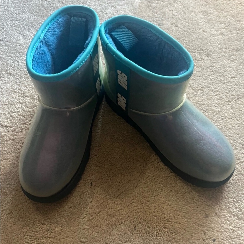 UGG Waterproof Short Boots  Size 6 Womens